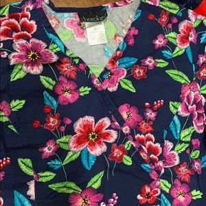 Cherokee scrub top